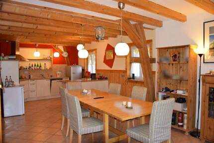 Für Handwerker: Zweifamilienhaus in Schallstadt-Mengen mit großem Garten