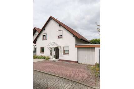 Schöne Doppelhaushälfte in Wehrheim mit zwei Wohnungen, Garten & Garage
