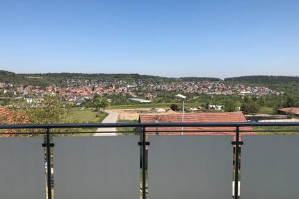 Moderne 105 m² Maisonette: Weitblick, Solar & 2 TG-Boxen in Simmo - Simmozheim