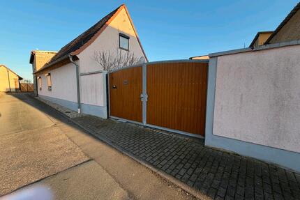 Einfamilienhaus Haus - 90.000,00&nbsp;EUR Kaufpreis, ca.&nbsp; 110,00&nbsp;m&sup2; in Braunsbedra (PLZ: 06242)