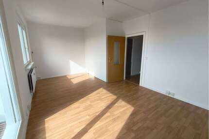 Wohnung zum Mieten in Halle 342,00 € 56.02 m²
