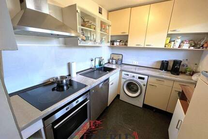 Schöne renovierte 3-Zimmer-Wohnung mit einer fantastischen Aussicht ins Grüne! - Esslingen am Neckar / Oberesslingen