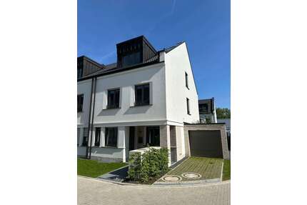 Haus zum Kaufen in Düsseldorf 1.790.000,00 € 174 m²