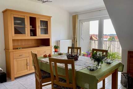 Gepflegte 3-Zimmer-Wohnung mit Balkon und Garage - in schönem 6-Familienhaus in Reichelsheim - Reichelsheim / Beienheim