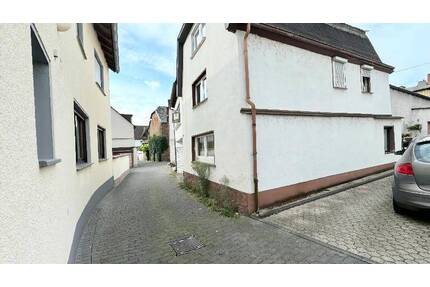 Renovierungsbedürftiges Einfamilienhaus mit Potential Garage und Keller in Rheinbrohl im Zentrum