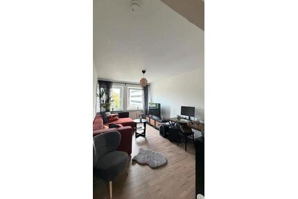 Helle 2-Zimmer-Wohnung mit Balkon und Einbauküche ab dem 15.11. - Lübeck Sankt Lorenz Nord