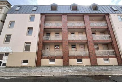 Helle 2–ZKB–Balkonwohnung im Dachgeschoss mit Einbauküche zu vermieten! - Wilhelmshaven