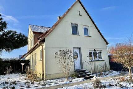 Charmante Doppelhaushälfte mit 1.200 m² Grundstück und vielseitigen Nutzungsmöglichkeiten - Demmin