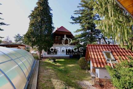 *** Zuhause für Generationen: Großes Grundstück mit zwei Häusern, Pool und Nebengelass *** - Leipzig- Burghausen / Rückmarsdorf Burghausen-Rückmarsdorf