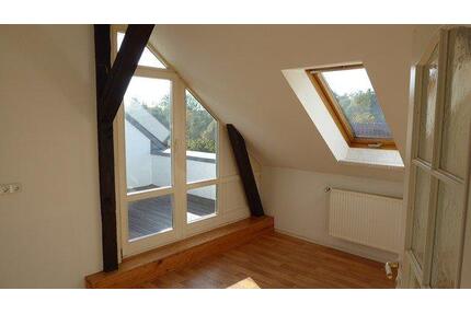 3 Raum Dachgeschosswohnung mit Balkon - Brüel