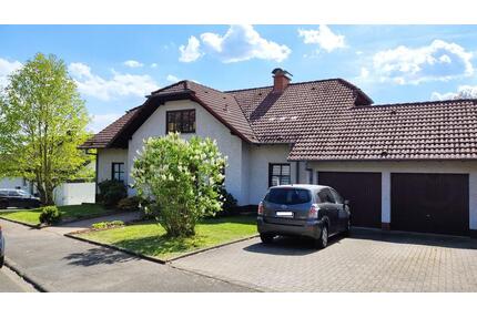 Helle 3 Zimmer Dachgeschosswohnung mit Balkon und Garage - Fulda Aschenberg