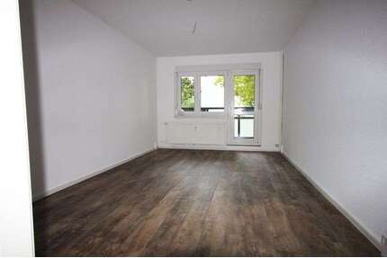 Wohnung zum Mieten in Halle (Saale) 323,00 € 59.73 m²