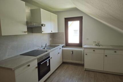 Frisch renovierte: helle, freundliche 2-Zimmer-Dachgeschoßwohnung - Erlangen Alterlangen