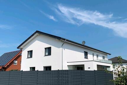 Moderne Doppelhaushälfte mit Terrasse & Wärmepumpe in Preußisch - Preußisch Oldendorf