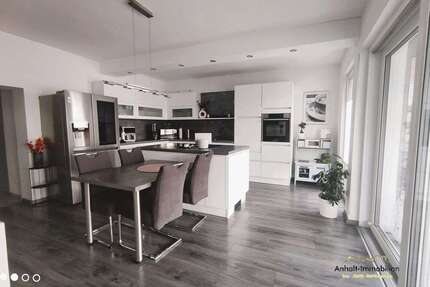 Haus zum Kaufen in Sandersdorf-Brehna 300.000,00 € 130.89 m²
