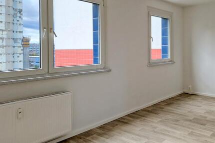 Renovierung läuft: kleine, gemütliche Wohnung für Paare oder Familien ! - Halle (Saale) Halle-Neustadt