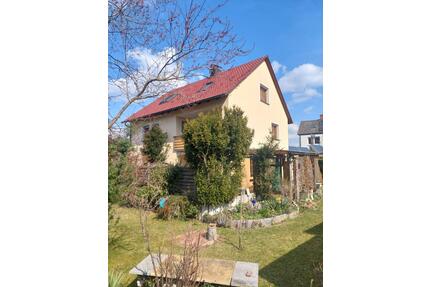 Großes Haus in ROTH mit Doppelgarage und großem Garten; PRIVAT