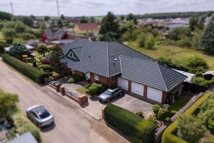 Haus zum Kaufen in Friedland 595.000,00 € 270 m²