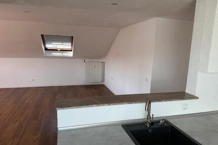 3,5 Zimmer Wohnung im DG - 990,00&nbsp;EUR Kaltmiete, ca.&nbsp; 76,00&nbsp;m&sup2; in Neckarsulm (PLZ: 74172)