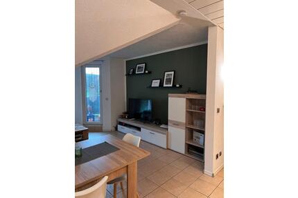 Gepflegte 2-Zimmer-Dachgeschosswohnung mit Balkon und Parkplatz - Eppelborn