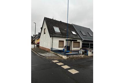 Zweifamilienhaus - 255.000,00&nbsp;EUR Kaufpreis, ca.&nbsp; 158,00&nbsp;m&sup2; in Euskirchen (PLZ: 53881) Dom-Esch