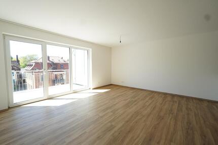 Wohnen über den Dächern: 2-Zimmer-DG-Wohnung mit Dachterrasse & Einbauküche in Crailsheim