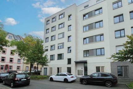Familienfreundliche & moderne 5-Zimmer-Wohnung mit Terrasse und Balkon im Frankfurter Gallus