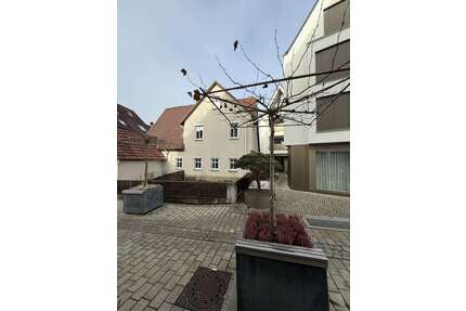 Haus zum Mieten in Metzingen 1.325,00 € 141.8 m²