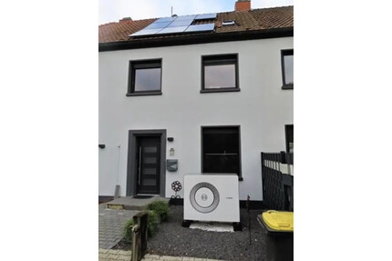 Kapitalanlage oder Eigenheim – modernisiertes Reihenmittelhaus mit PV-Anlage - Weeze