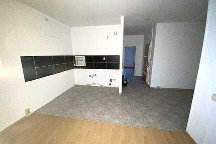 3-Zimmer-Wohnung mit Badewanne, offene Küche - Wohnberechtigungsschein erforderlich - Magdeburg Neue Neustadt
