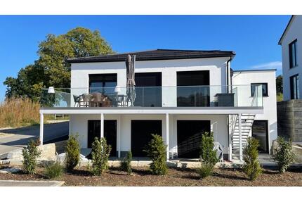 ***** Exklusives helles Domizil mit Luftwärmepumpe Raffstores Klimaböden in ruhiger zentraler Lage ***** - Ilmmünster