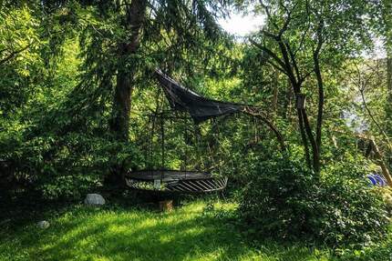 Möblierte Zwei-Zimmer-Wohnung mit eigenem Garten und Stellplatz - Frankfurt am Main Sachsenhausen