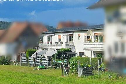 Vermietetes Mehrfamilienhaus + Baugrundstück und Garagen - Bad König Etzen-Gesäß