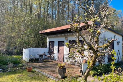 Kleingarten mit massiver Laube - 3.900,00&nbsp;EUR Kaltmiete, ca.&nbsp; 0,00&nbsp;m&sup2; in Schwerin (PLZ: 19063) Mueß