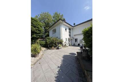 Haus zum Kaufen in Much 849.000,00 € 291 m²