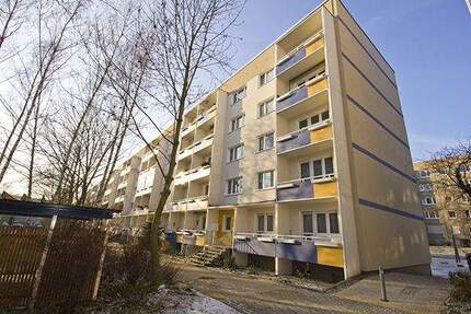 In der Herrichtung! 3-Raumwohnung in der Südstadt mit Balkon! - Halle (Saale)