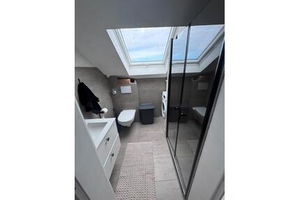 Komplett kernsanierte & modernisierte Dachgeschosswohnung - Fellbach Oeffingen