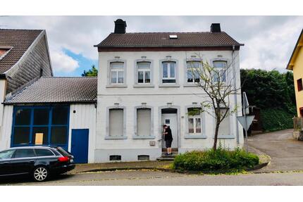 Hellenthal 2 Familienhaus mit Baugrundstück von Privat