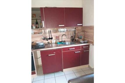 Einbauküche in Rot - 1.000,00&nbsp;EUR Kaltmiete, ca.&nbsp; 20,00&nbsp;m&sup2;&nbsp;Wohnfl&auml;che in Schwäbisch Gmünd (PLZ: 73525)