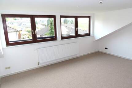 Renovierte 3 ZKB mit EBK und Balkon - Ruhige Lage in Niestetal-Heiligenrode