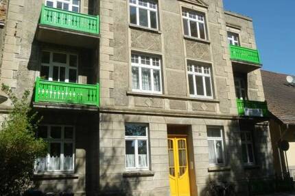 Freundliche Stadtwohnung mit Dielenboden - 1.OG: Dielen, EBK, Duschbad, Balkon ! - Grabow
