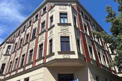 Attraktive 2-Zimmer-Altbauwohnung im Paulusviertel mit neuer Einbauküche! - Halle (Saale)