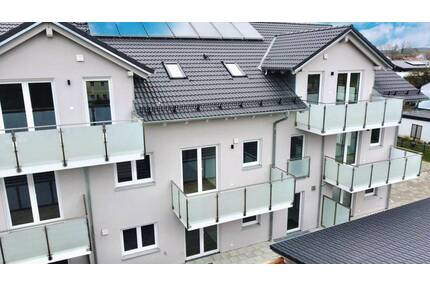 Moderne Neubau-Dachgeschosswohnung mit großem Balkon und lichtdurchflutetem Wohnbereich - Grünbach (Bockhorn)