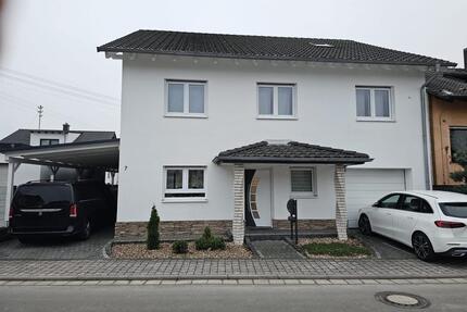 Großzügiges Einfamilienhaus in begehrter Lage - Bruchmühlbach-Miesau