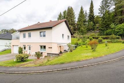 Einfamilienhaus mit ELW in Rockeskyll - Garage mit Dachterrasse & Weitblick