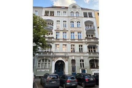 Stilvoll möblierter Gründerzeit-Altbau mit 3,5 m Decken in Berlin