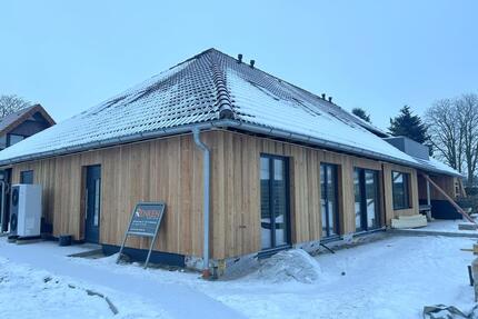 Komfortables Wohnen auf einer Ebene – schicke Erdgeschosswohnung mit einem großzügigen Garten! - Wiefelstede