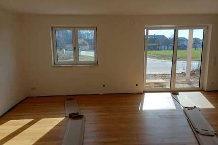 Wohnung zum Mieten in Kirchroth 1.025,00 € 92.7 m²