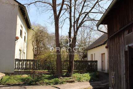 :***Perfektes Renovierungsobjekt - Mehrfamilienhaus mit drei großen Wohnungen, Garagen etc. Oder: Naturnaher Traum für die große Familie in bester Ve - Postbauer-Heng Köstlbach