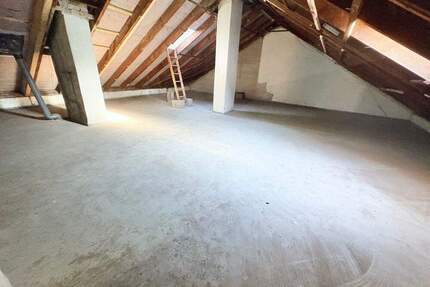 Dachbodenfläche als Lagerfläche in zentraler Lage - direkt an der EZB - Frankfurt am Main Ostend